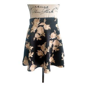 Charlotte Russe Women's Skater Mini Skirt Black With Floral Print Size Small